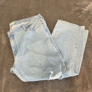 Levi’s Light Wash Distressed Knee Boyfriend Jeans Pants